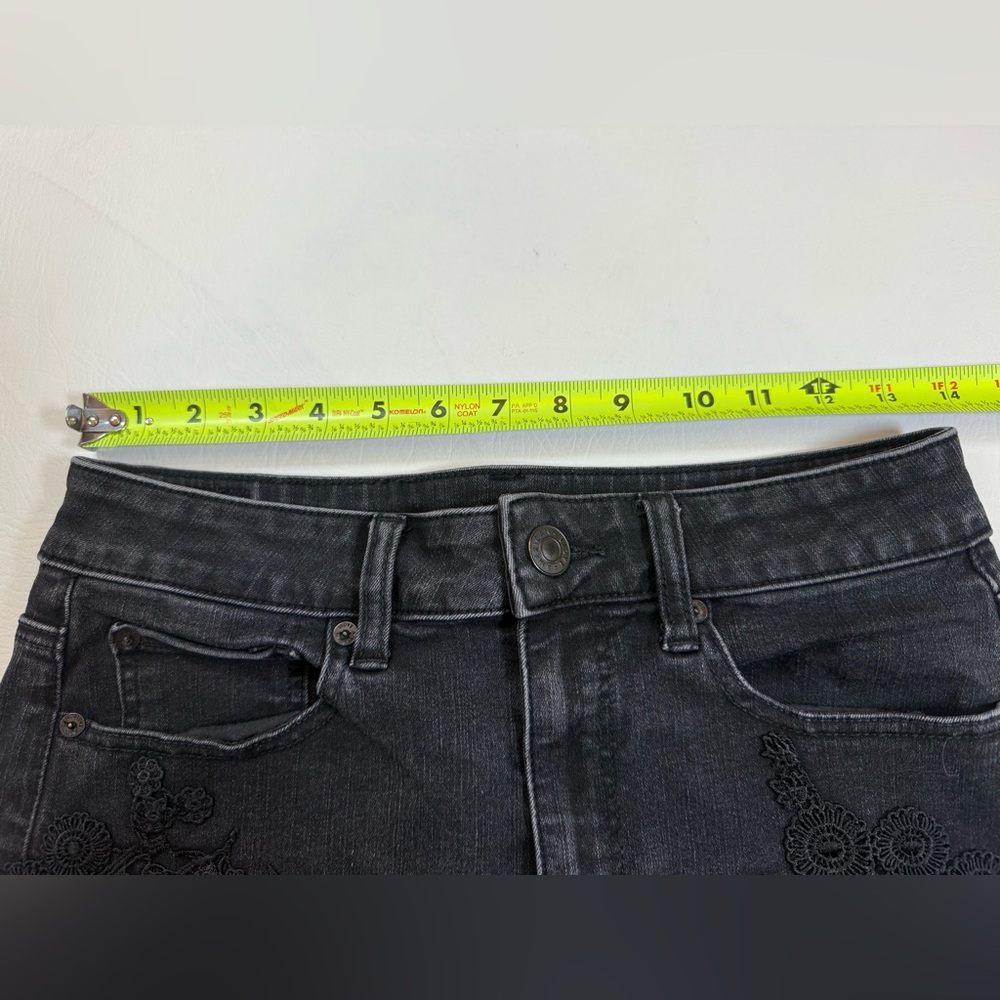American Eagle Hi Rise Shortie Black Denim Ripped Shorts 6 Super Stretch (bin S) - Picture 4 of 8